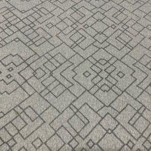 Textildug Lysgrå fleecelook med mørkegrå geometrisk mønster og antiskrid, EU88046, 140 cm fra munketex